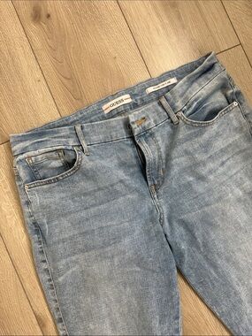 GUESS Women's Light Wash Skinny Jeans